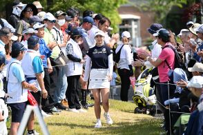 ツアー初Ｖ狙う金沢志奈が前半終えパープレーで首位キープ、今季３勝の竹田麗央が３位浮上