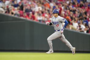 大谷翔平が太もも打撲の影響で全力疾走回避も三塁打　ロバーツ監督「スピードリミットをかけている」