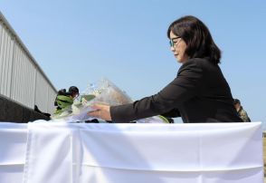 明石・砂浜陥没事故22年、市長ら現場で献花　「遺族の悲しみは消えない」再発防止へ思い新た