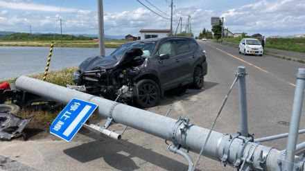 【速報】乗用車横転、信号の柱もなぎ倒される　乗用車どうしの事故　手をはさまれるなどして複数人が病院搬送　北海道旭川市