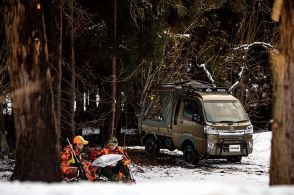 プロハンター。彼らが足として使っていたのは、テントキット装着＆リフトアップを施したハイゼット4WD