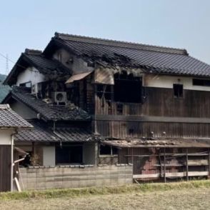 倉敷市真備町で住宅を全焼　消火活動中に煙を吸った高齢女性が死亡　２人が治療中【岡山】