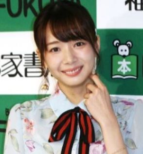 岡田紗佳、デコルテ＆美肩あらわのタイトワンピ姿にファンうっとり…「かんわゆいね～～！！」「美しい」