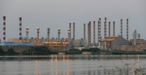 イラン、原油生産を日量400万バレルに引き上げる計画　時期不明