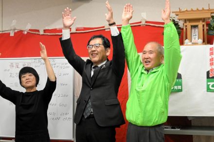 広島県府中町長選、無所属新顔が初当選　首相長男も応援の候補破る