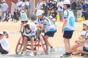 運動会で車いすリレー！　大村・三城小　全国初、「インクルーシブ教育」の一環　長崎