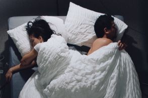 夫婦の寝室は分けるべきか、仲を円満にする「睡眠離婚」のコツ、すでに日米で2～3割強が選択
