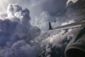 予測不可能な航空機の「乱気流」事故、航空会社の遭遇は増加、数十年で3倍の可能性も【外電】