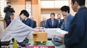 藤井名人が攻め続けるか、豊島九段が反撃に出るか　名人戦第5局