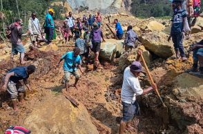 地滑りで2千人が生き埋めか　パプアニューギニア政府が国連に報告