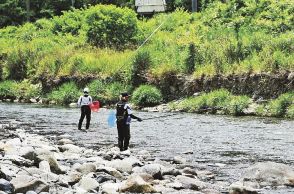 アユ漁が解禁　初日から多くの釣り人、和歌山県日置川