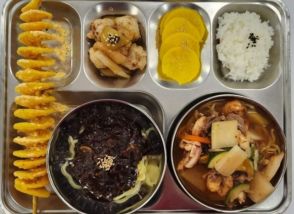 「毎日特別食みたい」給食自慢した韓国軍幹部…写真をみれば「てんこ盛り」