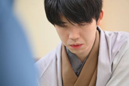 藤井聡太名人「何とか防衛という結果を残すことができてよかった」／将棋