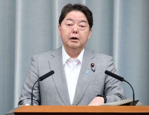 林官房長官が首相官邸に入る　北ミサイル発射