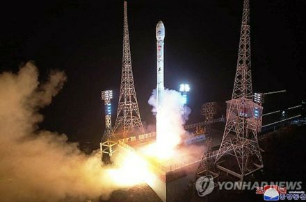 北朝鮮が偵察衛星打ち上げも失敗か　多数の破片探知＝韓国軍