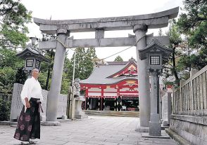 鳥居、灯籠の修復完了　富山・日枝神社、山王まつりに間に合い安堵
