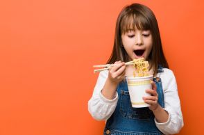 子どもが偏食すぎて「ラーメン」しか食べてくれません。食費は安く済みますが、栄養面が心配です…