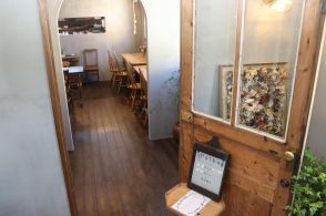福島・御山にカフェ「ポルク」　器も楽しめるランチ提供
