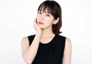 ＜吉岡里帆＞念願のディズニーデート？　ピーターパン風コーデで「私のウェンディ」と　「愛らしいお二人」に反響の声