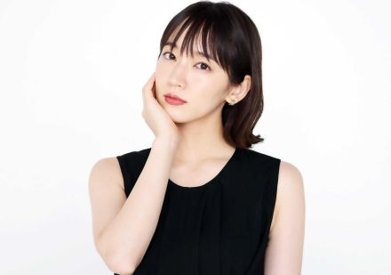 ＜吉岡里帆＞念願のディズニーデート？　ピーターパン風コーデで「私のウェンディ」と　「愛らしいお二人」に反響の声