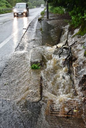 肝付町で降り始めからの雨量300ミリ超す　陸海空の交通に乱れ、休校の高校も　鹿児島県内