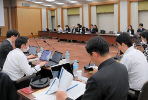 厚生年金の適用拡大へ　非正規の低年金問題に対応、企業規模条件撤廃