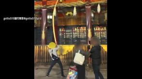 【独自】京都・八坂神社で外国人観光客が「鈴緒」振り回す…後をたたない迷惑行為に“夜の鈴鳴らし禁止”の苦渋の決断