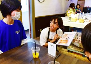 全国に広がる吃音者が接客する「注文に時間がかかるカフェ」の試み　当事者の若者に芽生える勇気と自信