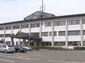 ダイソーで天井剥がれ落ち客や店員ら3人ケガ 出入口付近で長いところで17mに渡り落下 雨の影響等原因捜査