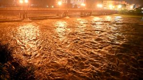 大雨で飛騨川が一時氾濫危険水位、臨時休校や交通機関に乱れ　河川増水に引き続き注意を