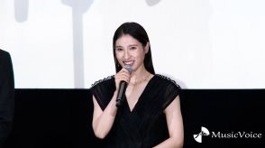 土屋太鳳、美デコルテ映えるVネックドレス　舘ひろしと柴田恭兵は憧れの父親像