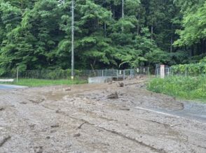 県道を30m程にわたりふさぐ…大雨の影響で岐阜県高山市の道路2ヵ所に大量の土砂が流入 通行止め等の被害