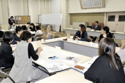 「共家事」広めよう　長野県箕輪町の女性活躍井戸端会議