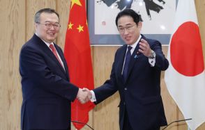 首相、中国共産党幹部と官邸で会談　日中間の対話の重要性を確認