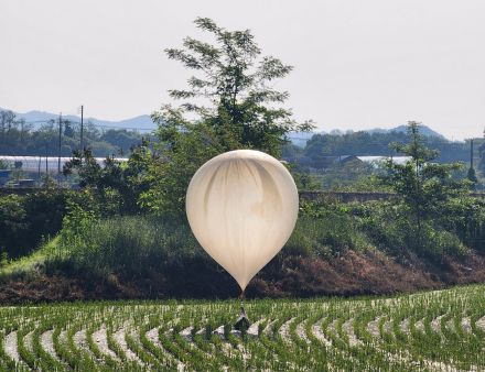 ごみ・汚物風船が韓国に飛来、「北朝鮮が散布」と非難