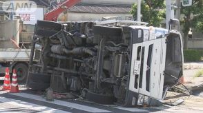 パトカーと4tトラックが交差点で衝突　警察官含む3人搬送　栃木・小山市