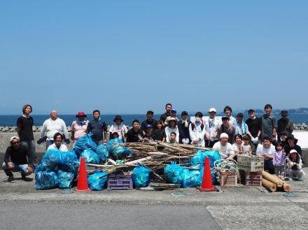 海南・塩津露の浜で「ゴミゼロ」活動　市民と市職員がボランティア清掃