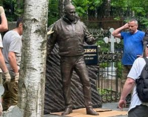 「ワグネル」創設者プリゴジン氏の像、墓地に設置　来月1日の誕生日にあわせ記念碑除幕式を予定　露メディア
