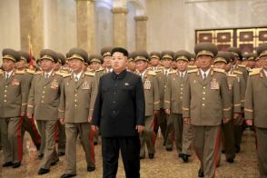 金正恩の肖像画が、平壌の新施設で祖父と父と共に掲げられた理由