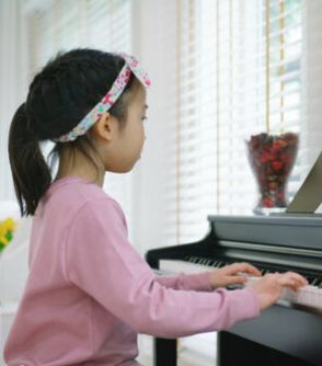 泣きながらピアノを習っていた…保護者自身が子ども時代にどんな「体験」をしていたか
