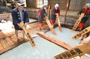 湯船に響く湯もみ唄　大正時代からの伝統　那須・鹿の湯で一般公開始まる