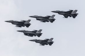 ウクライナ空軍、F-16戦闘機の4個飛行隊編成へ　ただし一気には実現せず