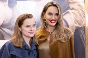 ブラピとアンジーの末娘ヴィヴィアン・ジョリー、舞台のスタッフ表記から父の「ピット」姓を削除