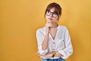 女一人暮らしで防犯のため「引っ越しあいさつの粗品」を控えました。非常識と思われてしまうでしょうか…？