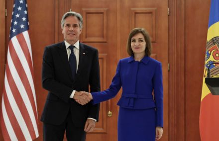 ロシアによる選挙介入を懸念　米国務長官、モルドバ訪問し支援を表明
