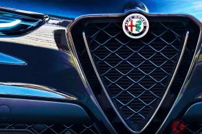 510馬力の新型「スーパースポーツ」をアルファロメオが発表！ ツインターボ搭載＆世界限定“450台”の「超スペシャルモデル」！ 高級な「カーボン素材」採用して約1500万円