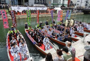 博多で恒例の歌舞伎行事「船乗り込み」　中村梅玉さんら13人がご当地到着