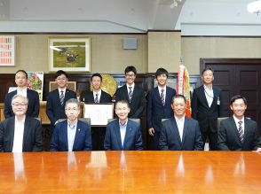 和歌山大学硬式野球部が和歌山県庁訪問　全国大会健闘誓う