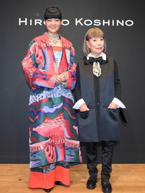 黒谷友香×コシノヒロコ氏　ファッションショーにゲスト出演　映画で「ヒロコなんで」