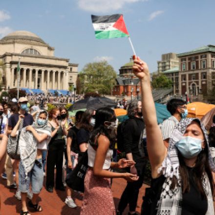 アメリカの大学で広がるパレスチナ支援デモ　学生たちが訴える「DIVEST」とは？
